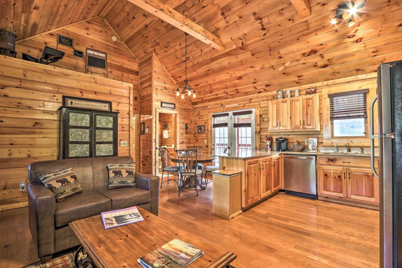 Casa de Férias Smoky Mountain With Game And Hot Tub! Pigeon Forge
