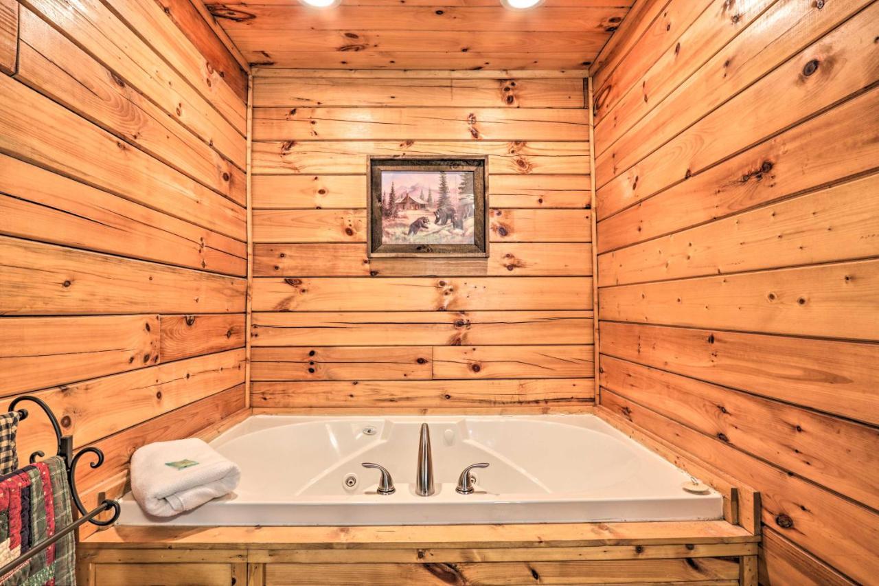 Casa de Férias Smoky Mountain With Game And Hot Tub! Pigeon Forge
