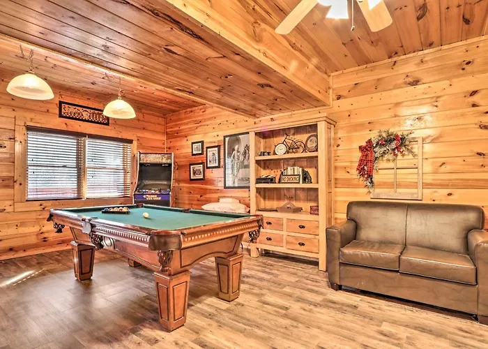 Smoky Mountain Cabin With Game Room And Hot Tub!