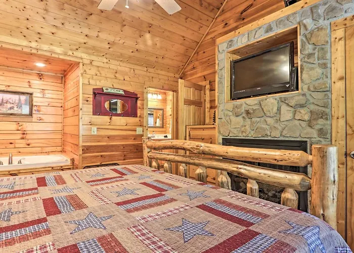 Smoky Mountain Cabin With Game Room And Hot Tub!