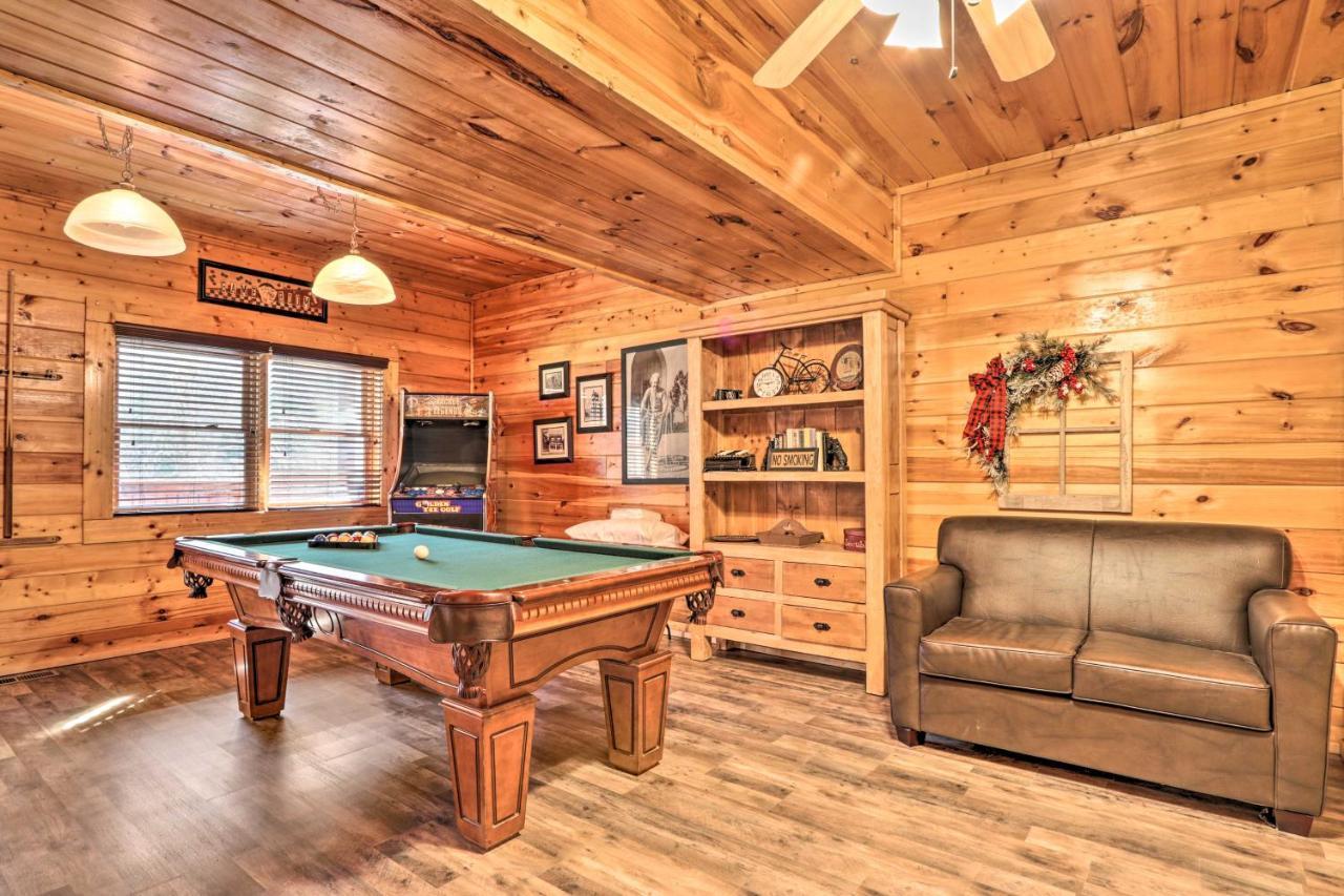Smoky Mountain With Game And Hot Tub! Hébergement de vacances Pigeon Forge