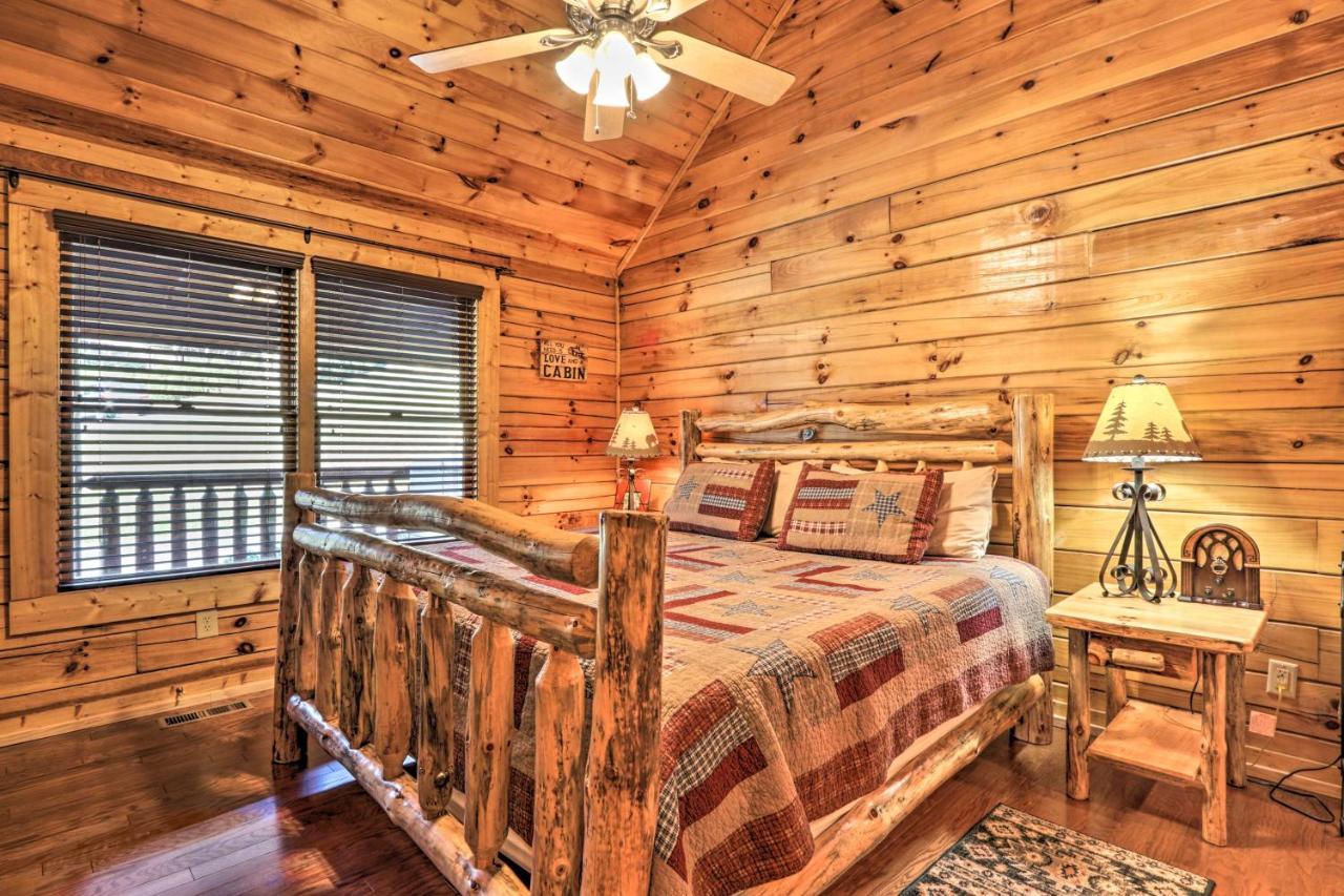 Hébergement de vacances Smoky Mountain With Game And Hot Tub!