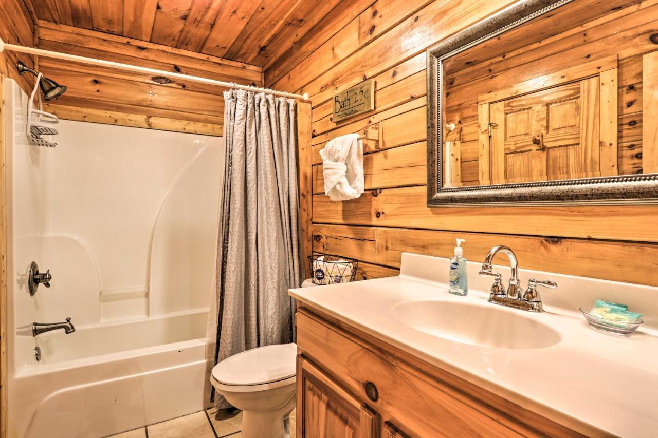 Hébergement de vacances Smoky Mountain With Game And Hot Tub! *
